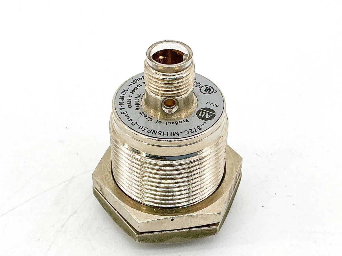 New Allen Bradley 872C-MH15NP30-D4 Inductive Proximity Sensor 30V Ser.E -No Box