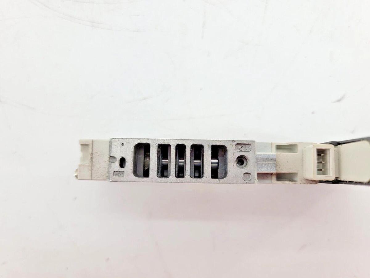 Used SMC VQC2301N-5C Solenoid Valve 24VDC 3Pos Closed Center