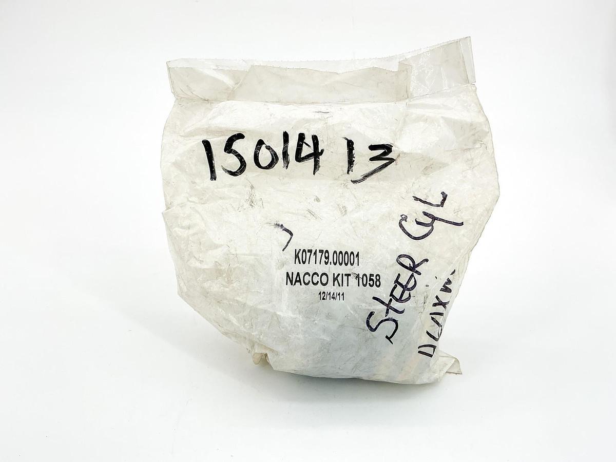 New NACCO 1058 Fork Lift Steer Cylinder Seal Kit