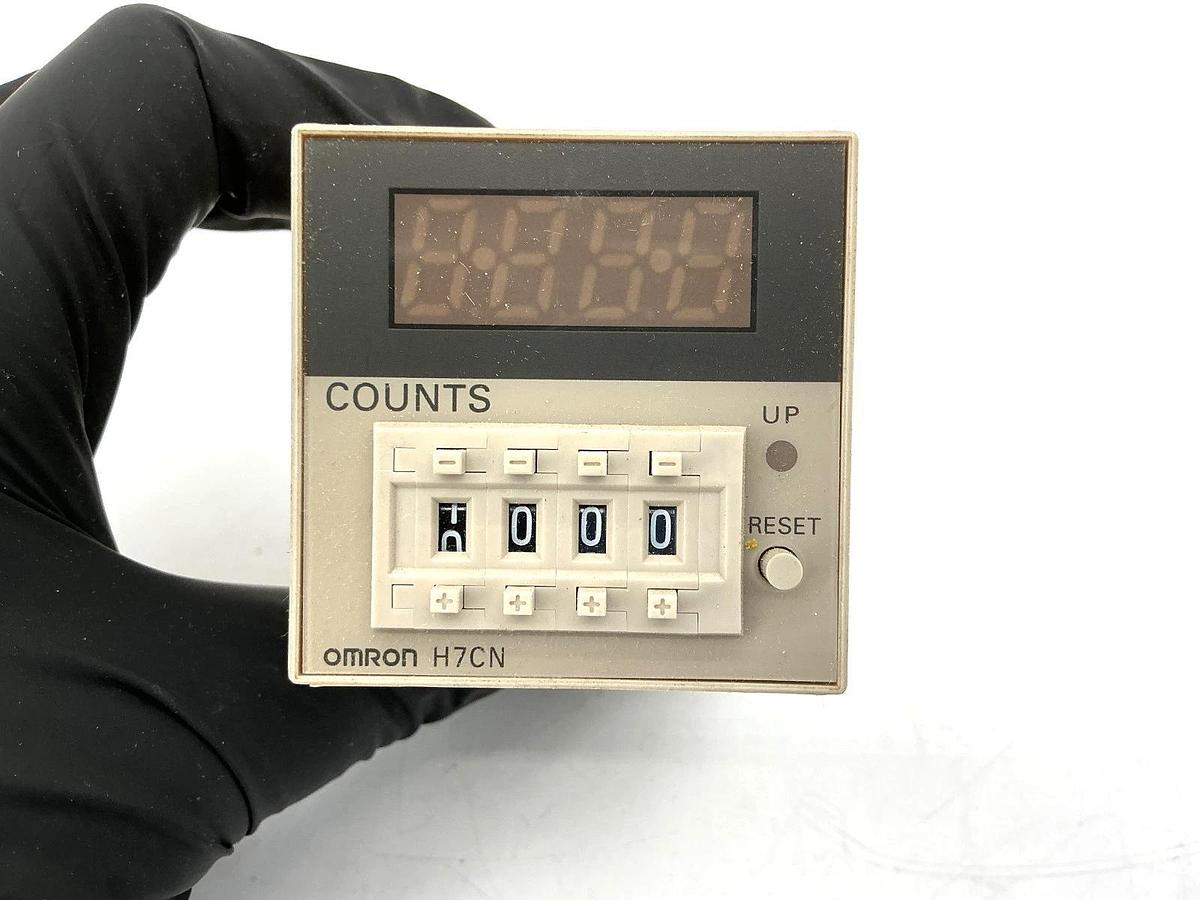 New Omron H7CN-XLN Counter Relay 8-Pin 4-Digit: 0-9999 100-240VAC H7CNXLN