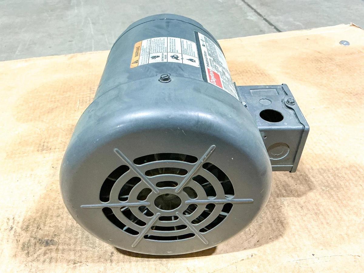 Used Dayton 2N866Q Electric Motor 3PH 440V 3/4HP 1725RPM