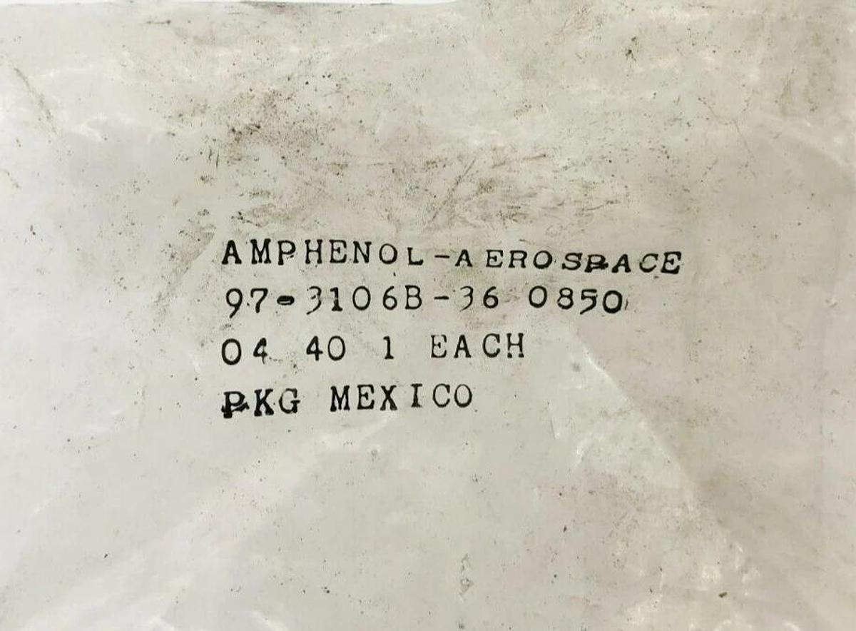 New Amphenol 97-3106B-36 0850 Straight Connector 52 Position