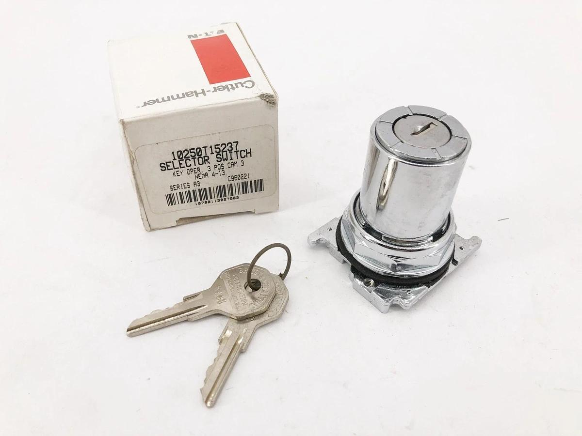 New Cutler-Hammer 10250T15237 Selector Switch w/ Keys 3-Position