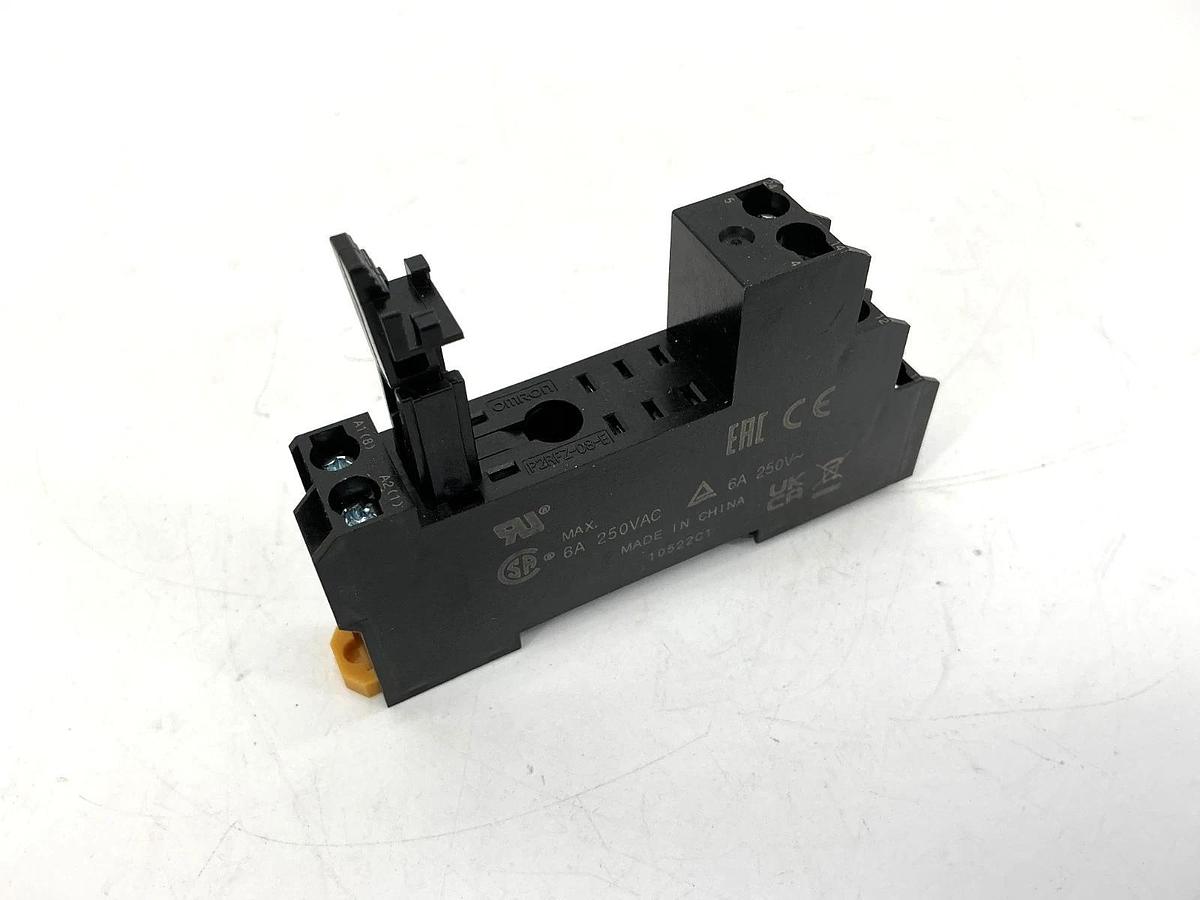 Lot of 2 New Omron P2RFZ-08-E Relay Socket 8-Pin 2-Pole 6A 250VAC P2RFZ08E