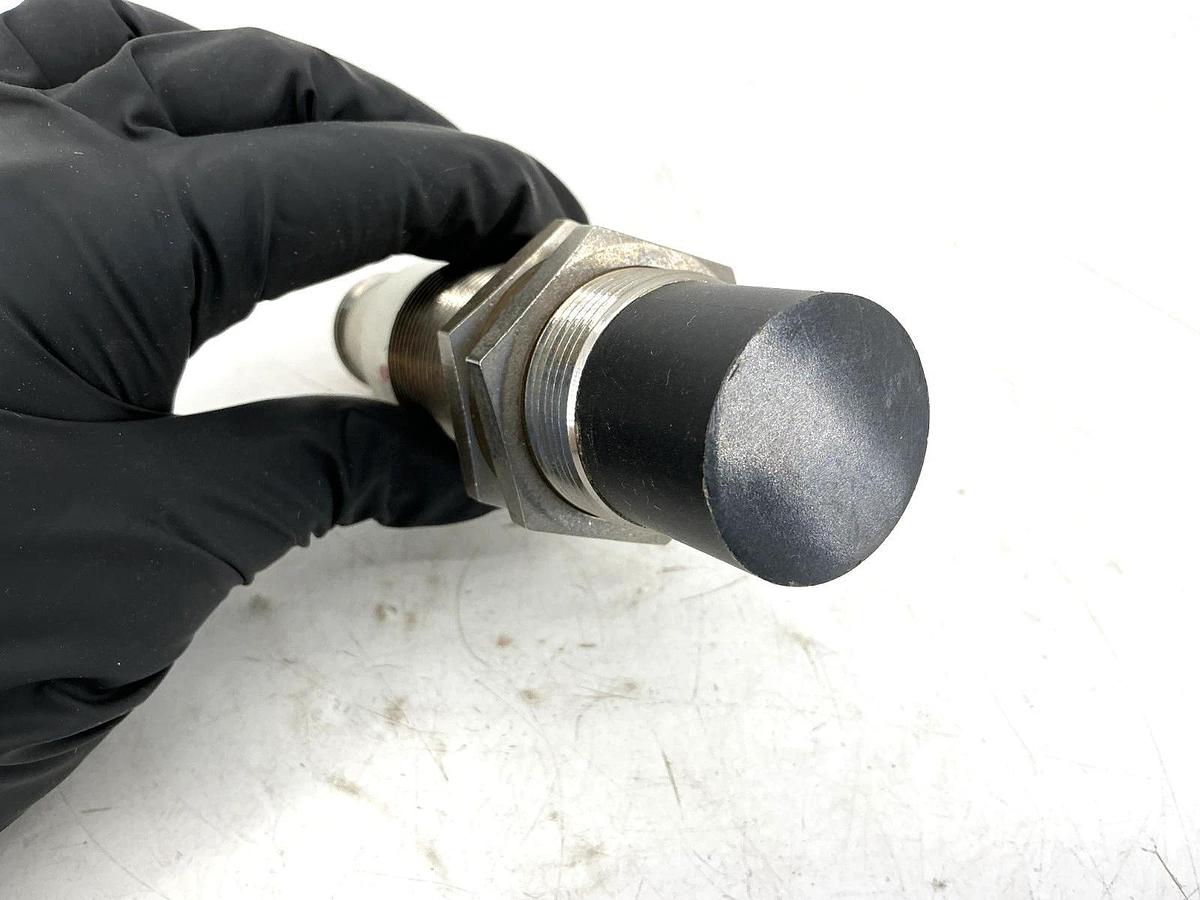 Used Eaton Cutler-Hammer E57-30LE40-AB Ser E1 Proximity Sensor 3-Pin Sn=40mm 20-250VA