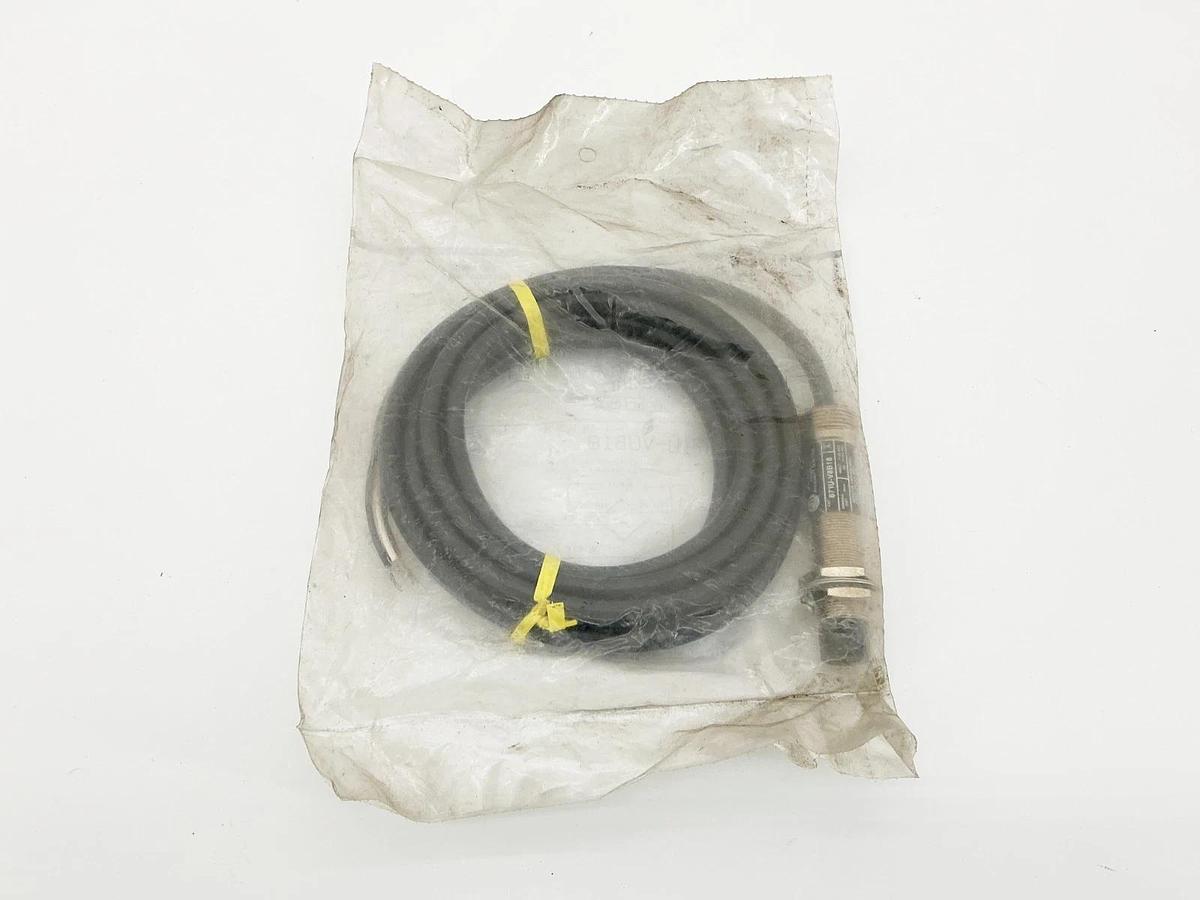 New Allen Bradley 871U-V8B18 Cylindrical Inductive Proximity Sensor 150V Ser.A
