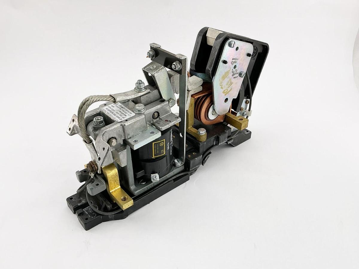 Used Hubbell EC&M HCE51018-202-5056 Line Arc DC Contactor 150A Size 4 Type 7004MFO1