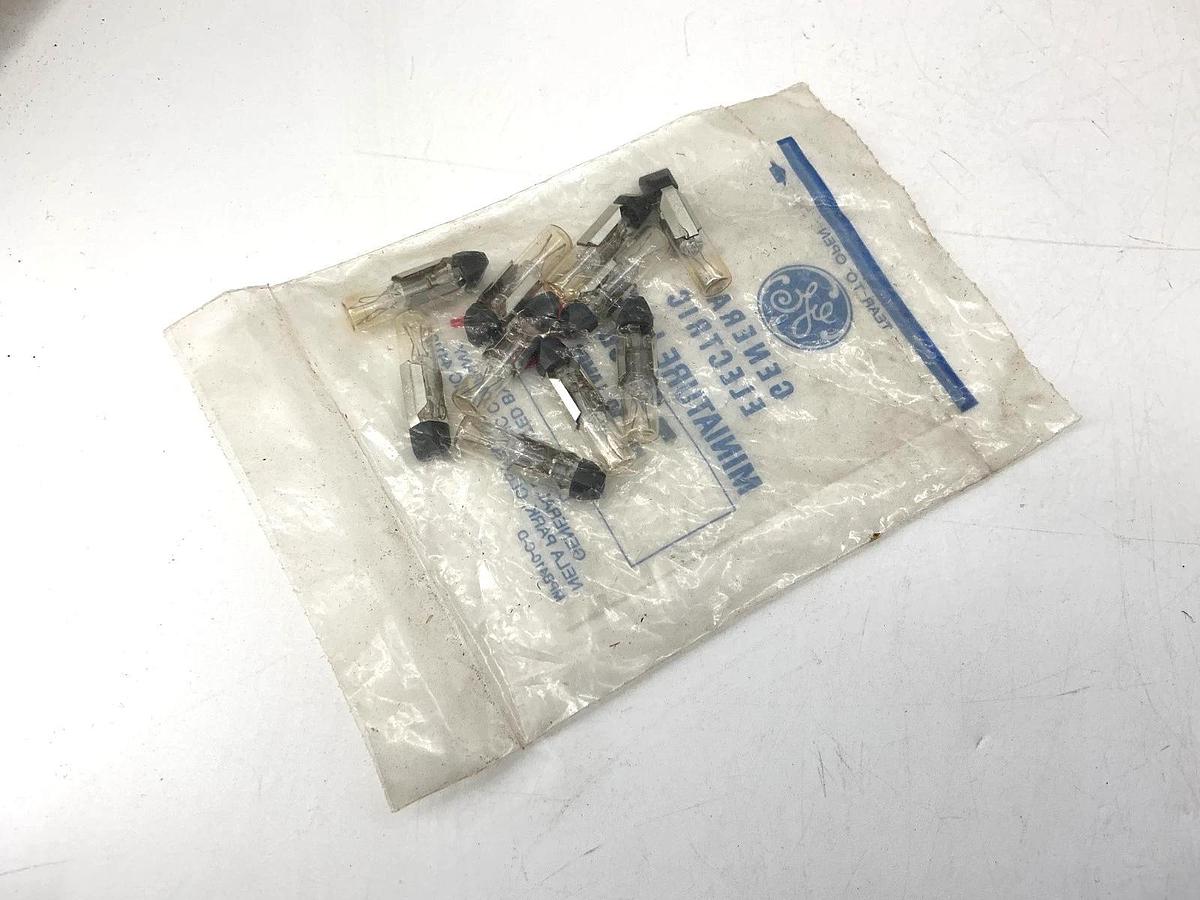 Bag of 10 New GE General Electric Miniature Lamps Fluorescent Bulbs 28V