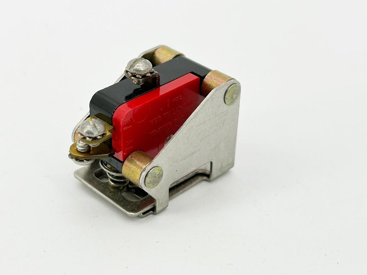 New Honeywell Micro Switch 2D70 Pushbutton Switch