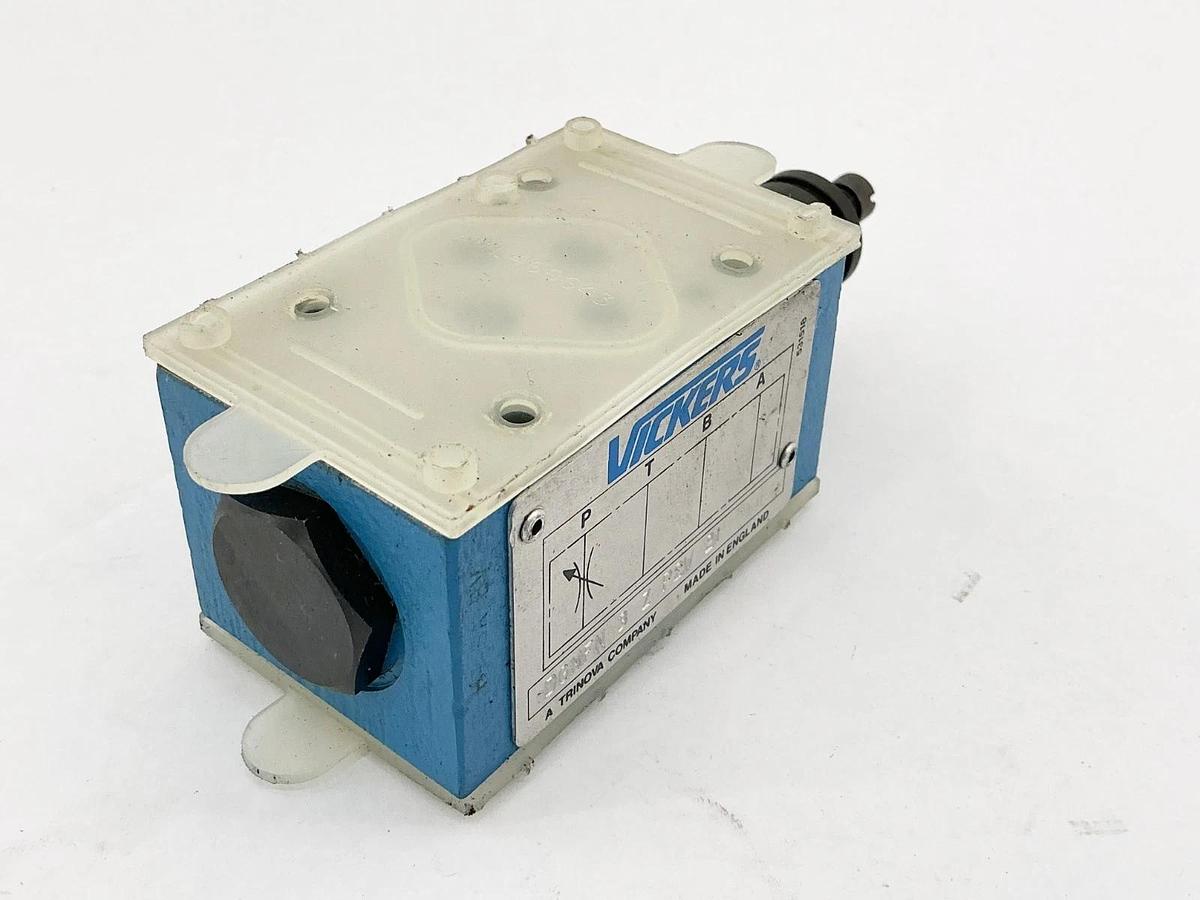 New Vickers DGMFN-3-Z-P2W-21 Flow Control Valve - No Box