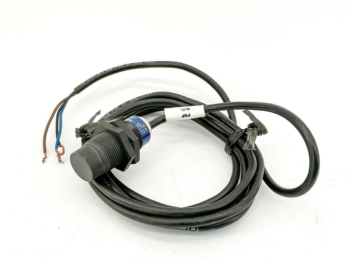 New Telemecanique XS4P18AB120 Inductive Proximity Sensor 12-24V 20mA - No Box