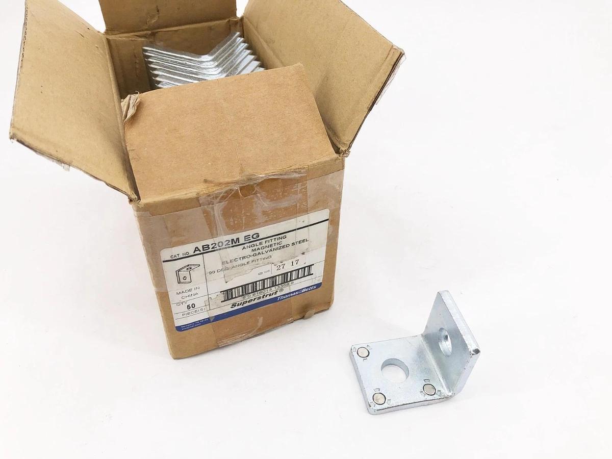 Box of 50 New Thomas & Betts AB202M-EG Magnetic Angle Fittings 90 Deg.