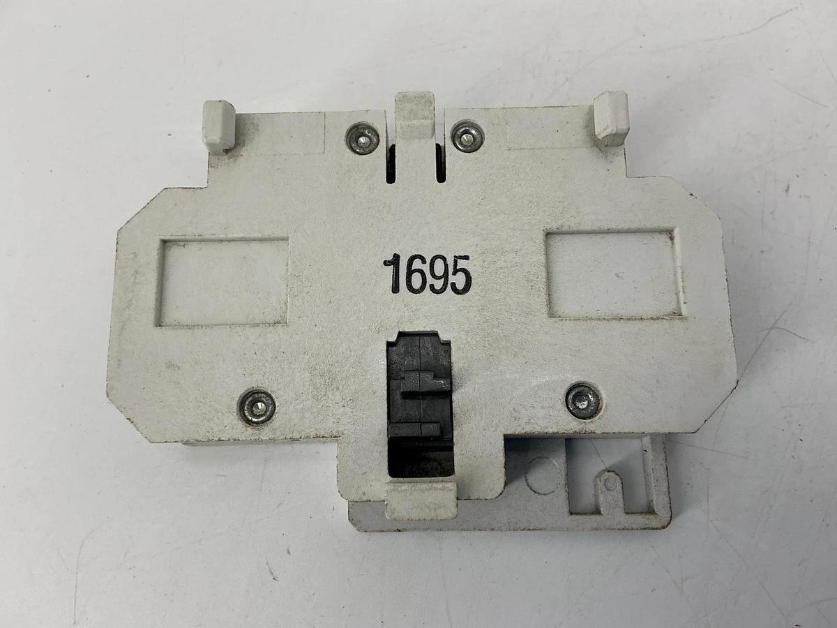 New Cutler-Hammer C320KGS3 Ser A2 Auxiliary Contact 1NO/1NC 10A 600VAC - No Box
