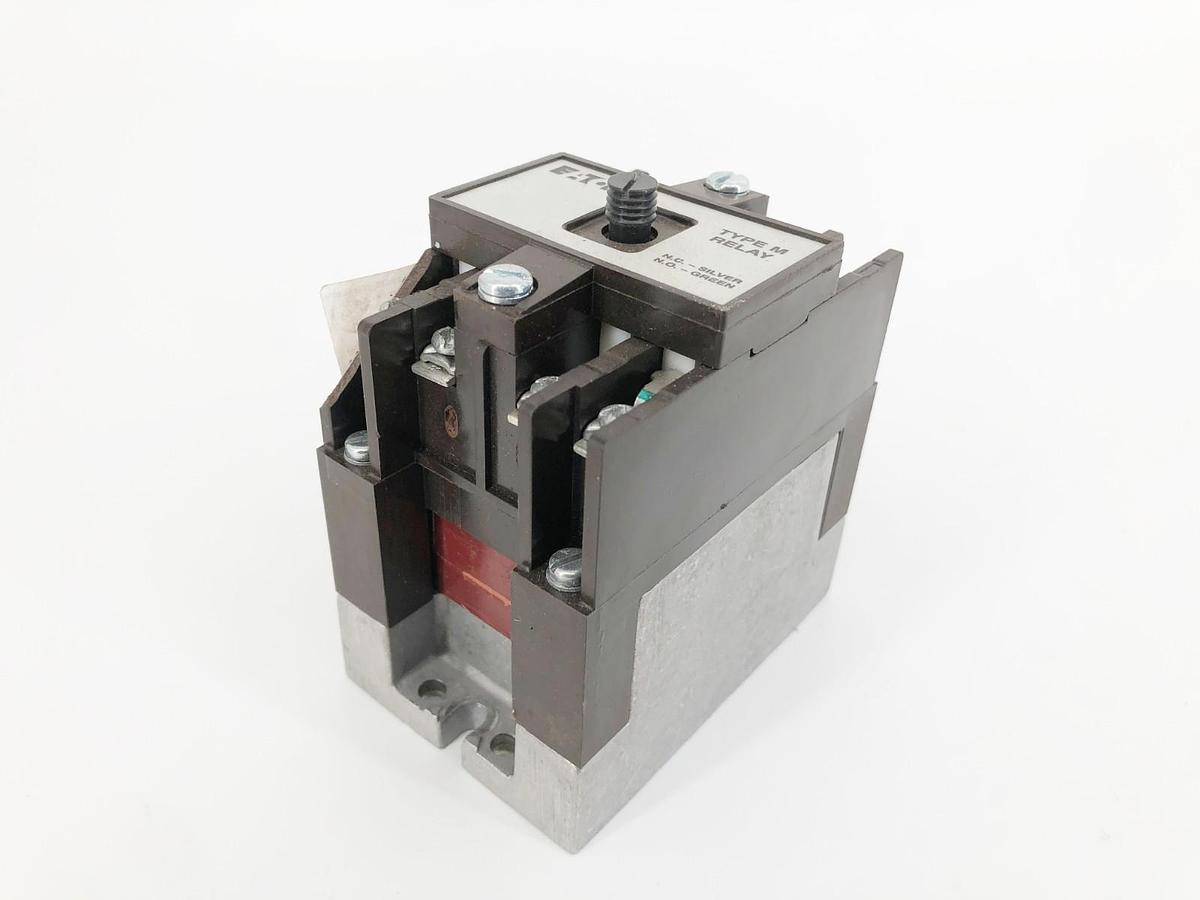 New Eaton D26MB Type M Relay 110/120V Coil - No Box - Cosmetic Damage