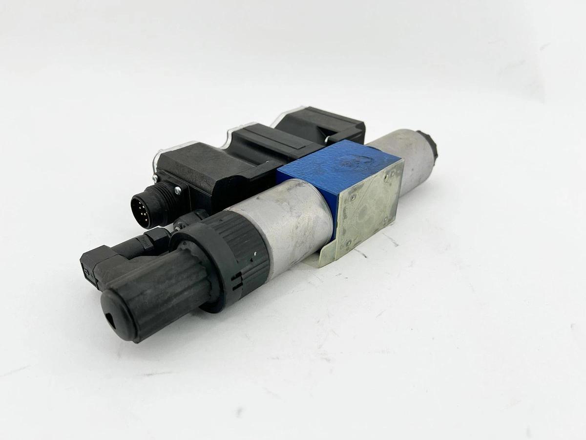 New Rexroth R900707192 Proportional Valve 4WREEM 6 E32-22/G24K34/B6V