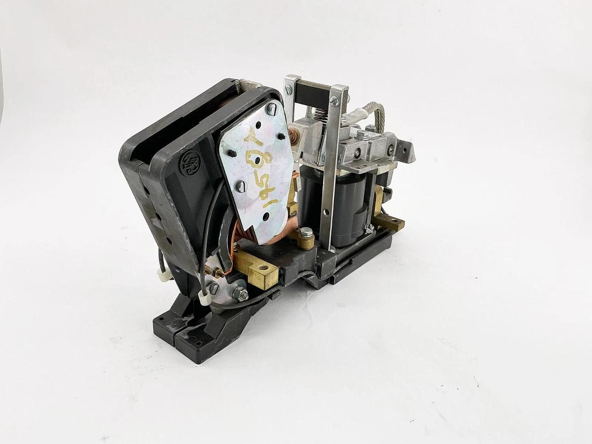 New Hubbell EC&M HCE51018-202-5056 Line Arc DC Contactor 150A Size 4 7004MFO1
