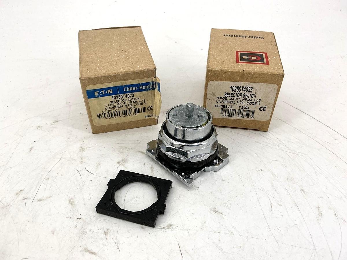 Lot of 2 New Eaton Cutler-Hammer 10250T4023 Ser A3 Selector Switch 3Pos Maint