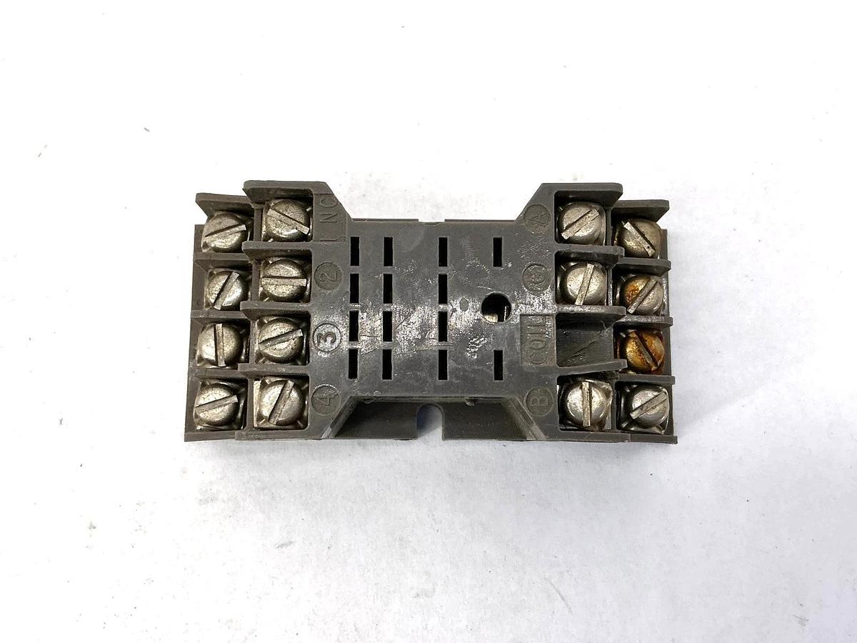 Used Lot of 7 Potter & Brumfield 27E166 Relay Socket 5A 300V 27E-166