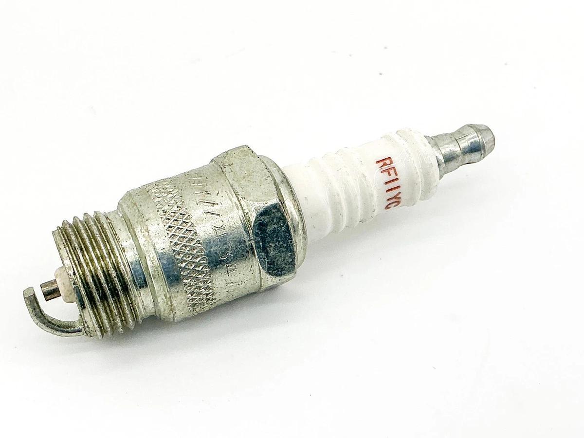 New Lot of 8 Champion RF11YC Copper Plus Spark Plug 22