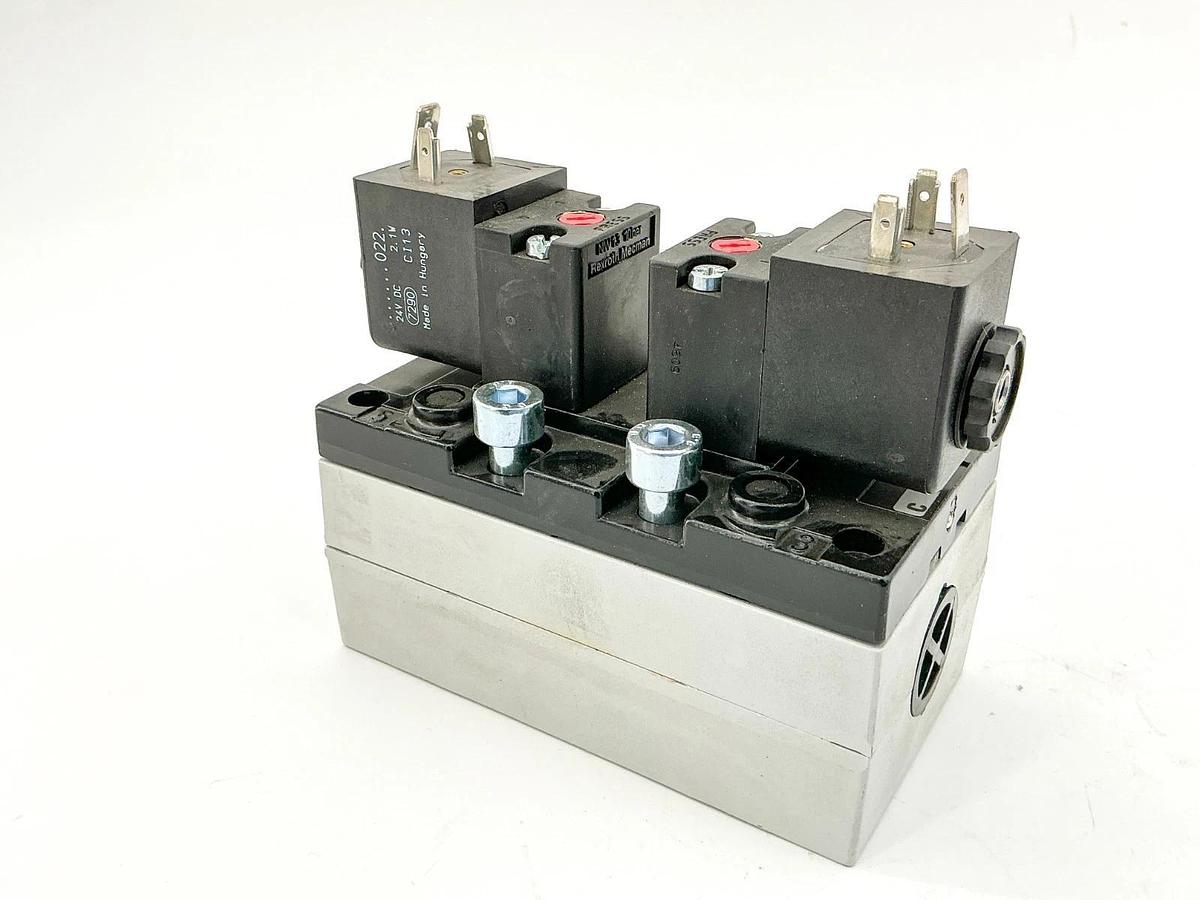 New Rexroth 5813290650 Solenoid Valve 4-Way 10Bar 24V - No Box