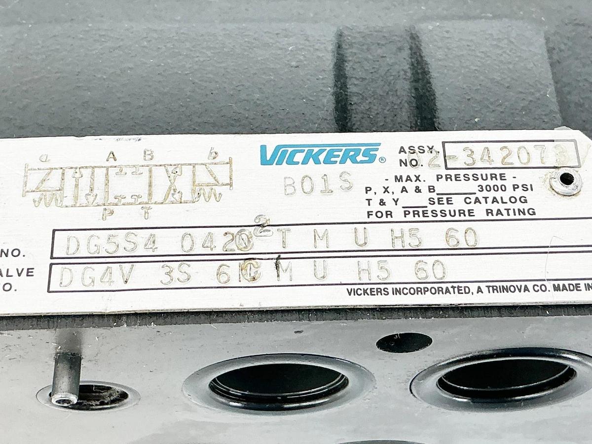 New Vickers DG5S4-042C-2T-M-U-H5-60 Solenoid Valve 5000PSI 24V 30W - No Box