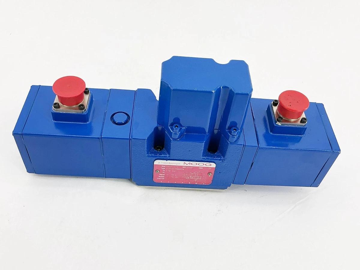 New Moog D651-413 Proportional Valve 210Bar 10-15V - No Box