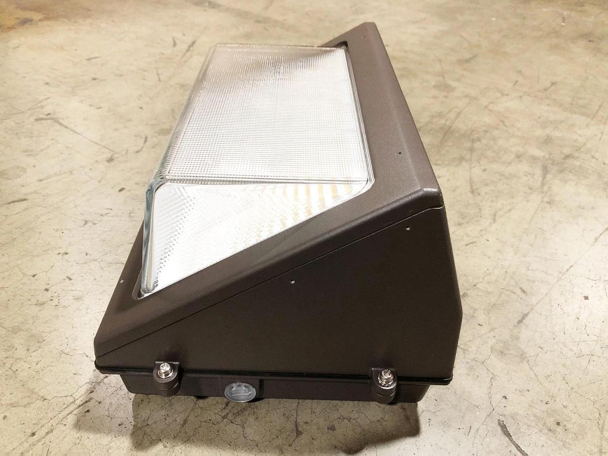 New Sylvania WALPAKN5B/080UNVD8SC2/BZ/P LED Wallpack 80W 10800 Lumen 61830-0