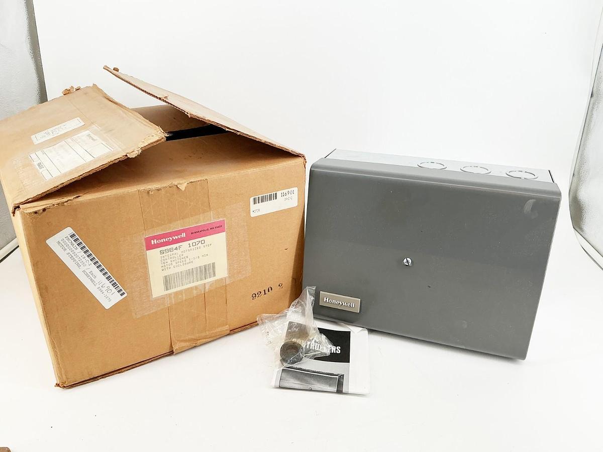 New Honeywell S984F-1070 Integral Motorized Step Controller 1-1/2 Speed 240V