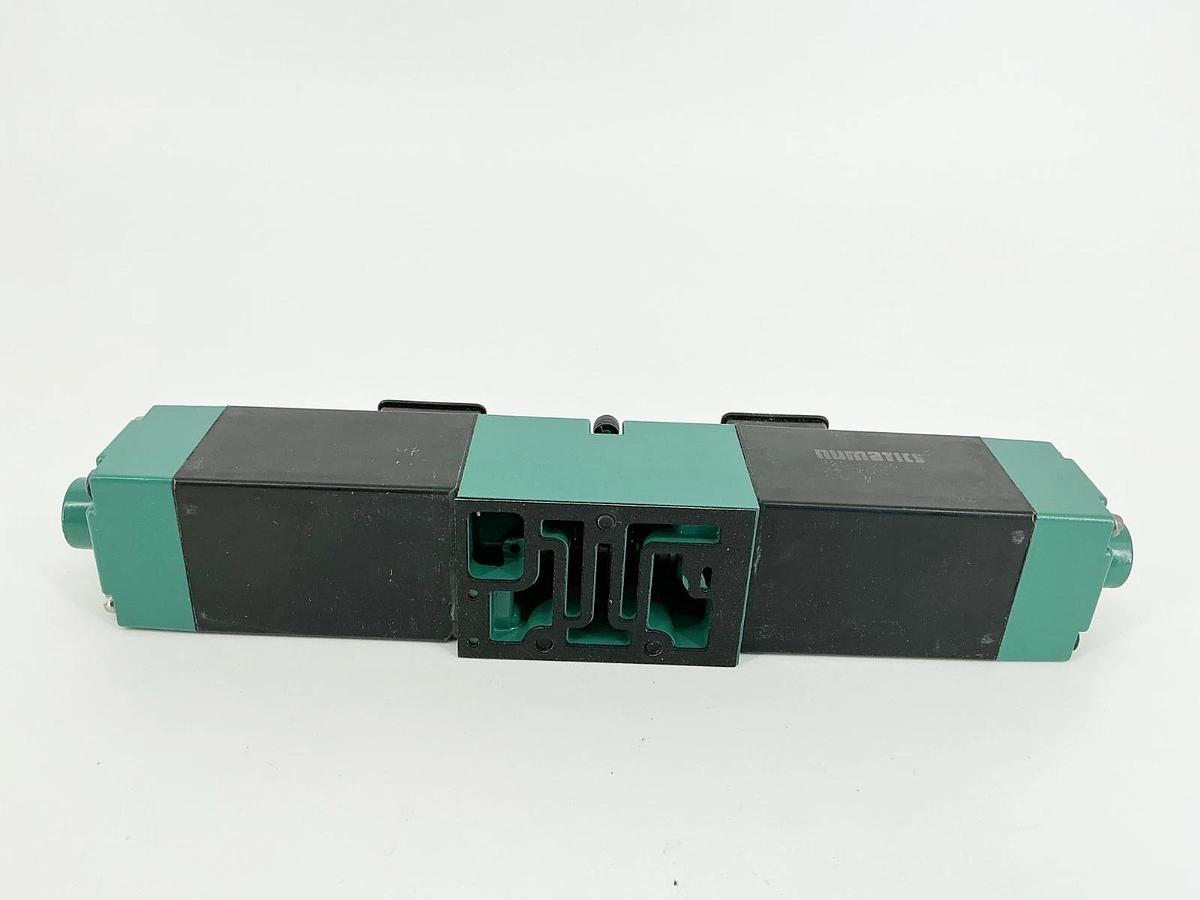 New Numatics 152SS7004000061 Solenoid Valve 24VDC 150PSIG .25A