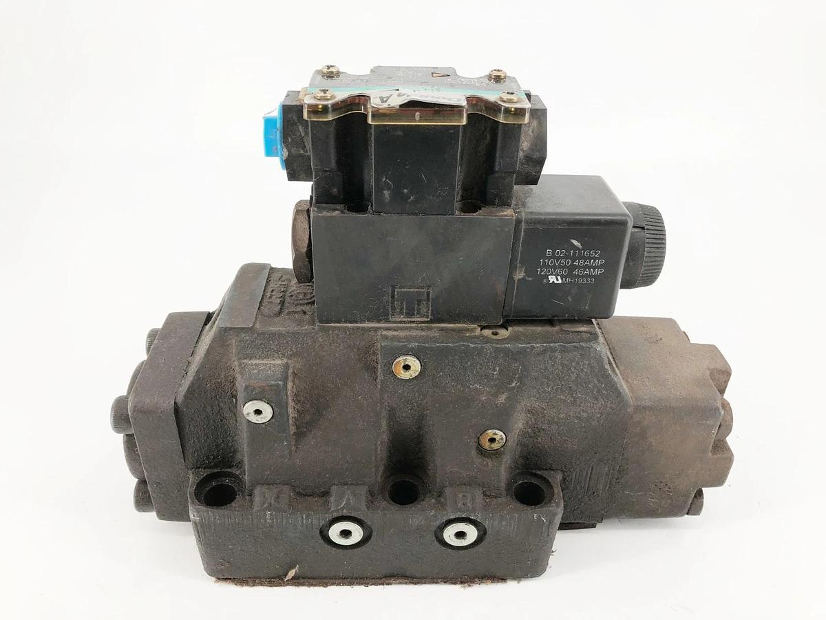 New Double A QJ-8-T0-10B1 Directional Valve w/ QJ-3-C-10D1 02-134484 - No Box