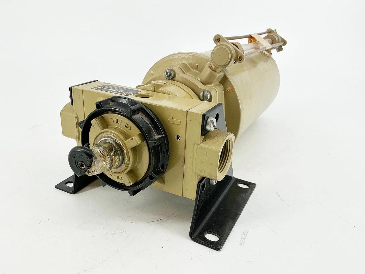 New Norgren L13-000-MP80 Lubricator 3/4" NPT - No Box Slight Damage
