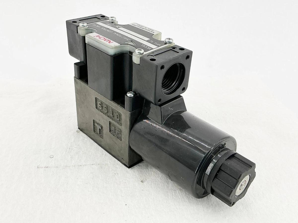 New Nachi SS-G01-A3X-R-D2-E31 Directional Control Valve W/ Light 5075PSI No Box