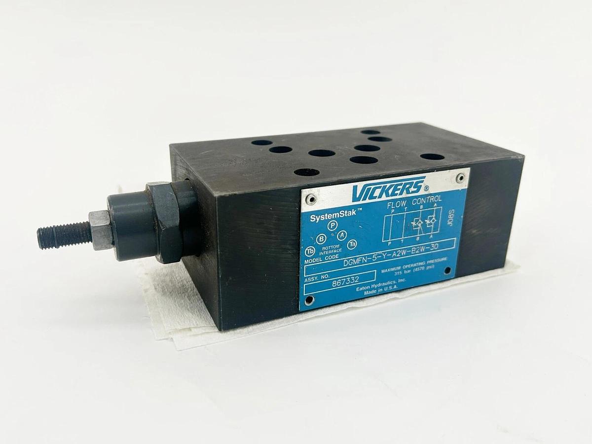 New Eaton Vickers DGMFN-5-Y-A2W-B2W-30 Valve 867332 - Missing one check valve