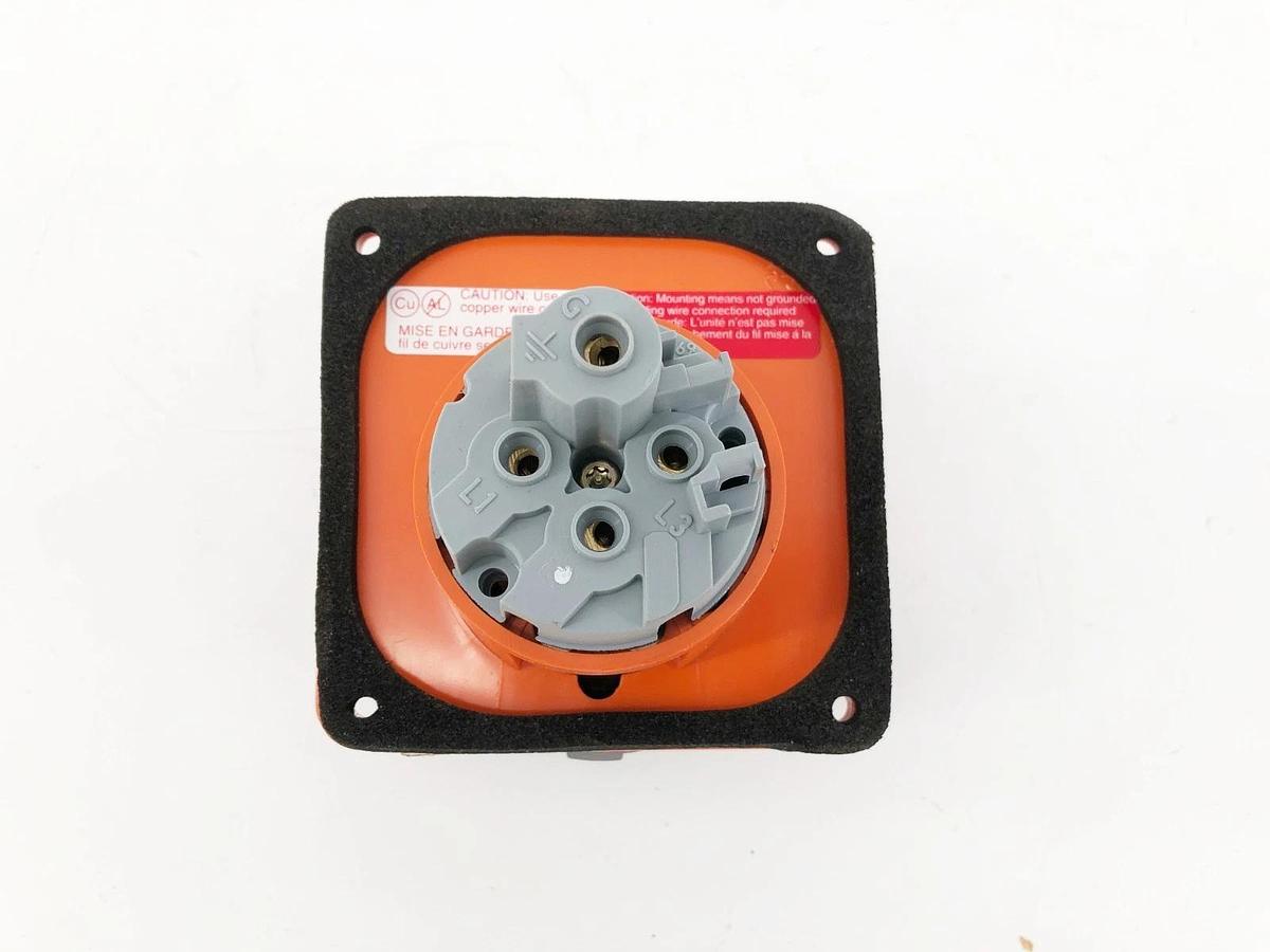 New Leviton 420R12W Watertight Pin & Sleeve Receptacle 20A 125/250V