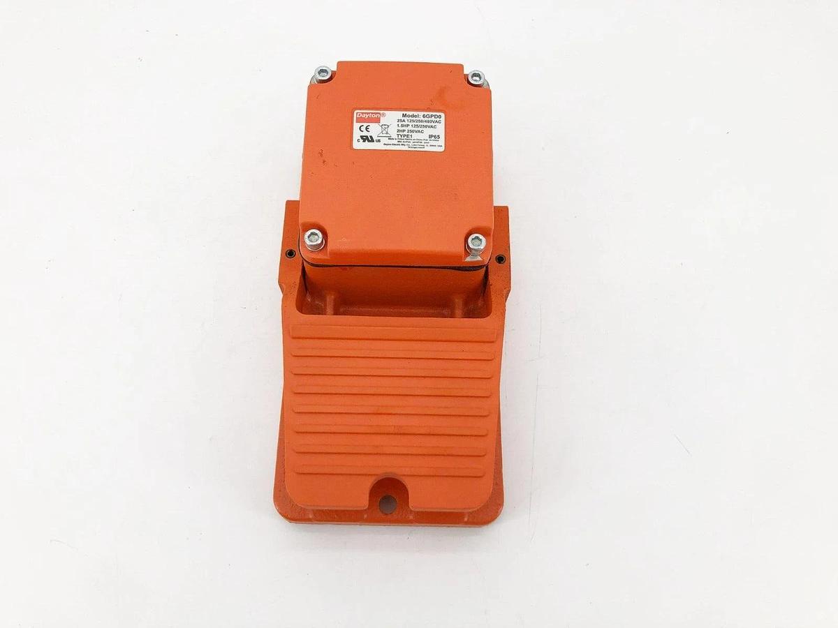 New Dayton 6GPD0 Type 1 Foot Switch Momentary 25A 125/250/480VAC 2HP 250VAC