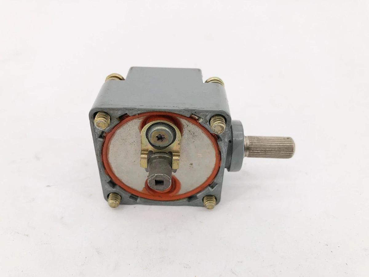 New Cutler-Hammer E50DM1 Limit Switch Head Side Rotary Maintained - No Box