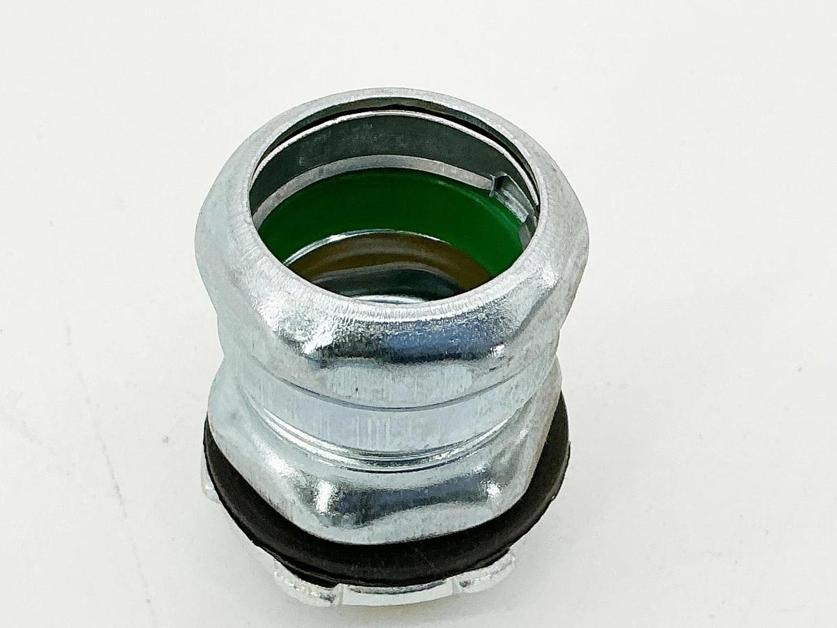 New Lot of 4 BPT Fittings 251-SRTI Raintight EMT Connector 3/4" - No Box