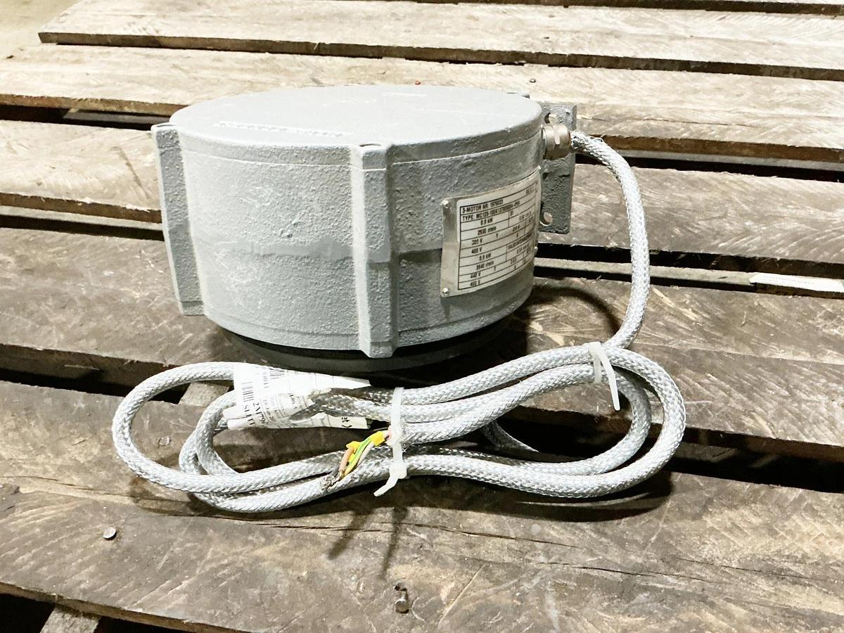 New Valmet MC12S-100K137005004- - IP54 Slitter Motor 460V 2.8A 3540RPM 50/60Hz