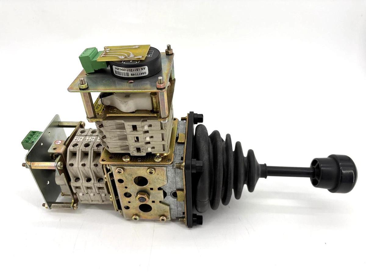 Used Gessmann VV64 2-Axis Joystick Controller Spring Returns to Center 6A 250V