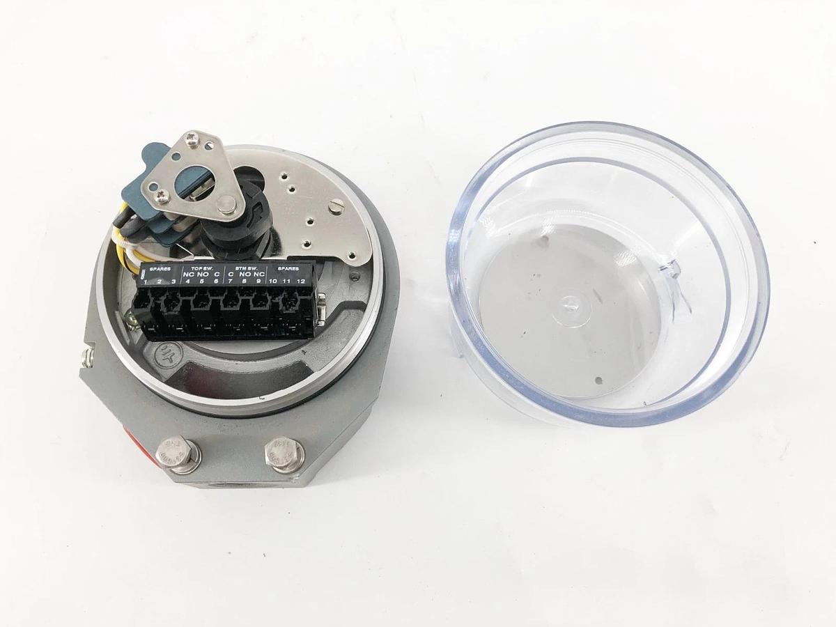 New Stonel QG2WC02SRA Limit Switch 1A 125VAC 4-20mA 10-40VDC - Missing Parts