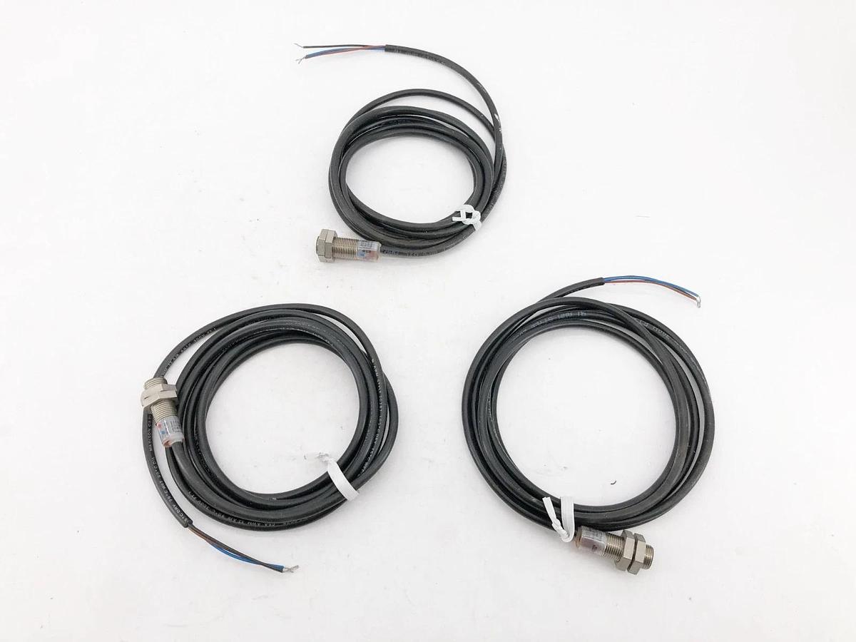 Lot of 3 New Cutler-Hammer E57LAL12T111 Inductive Proximity Sensor 6-32VDC 12mm