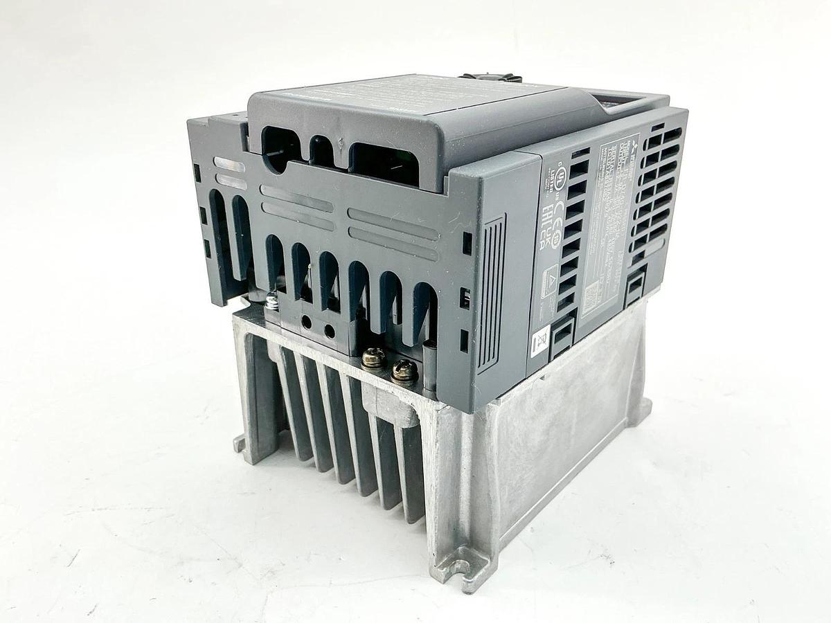 New Mitsubishi Electric FR-D740-022-NA Compact Size Inverter 480V 3PH 1AVF02