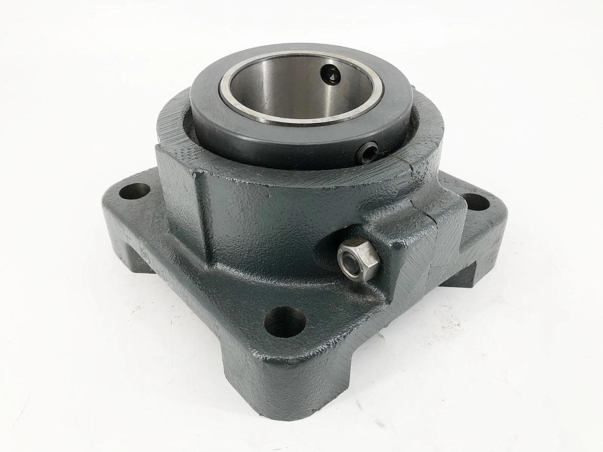 New Sealmaster RFB-300C Flange Mount Tapered Roller Bearing 3" Bore - No Box