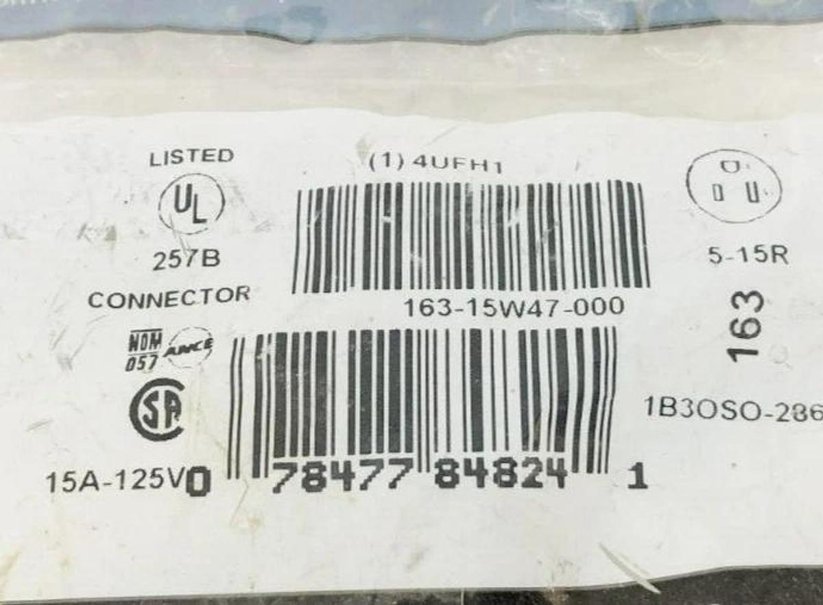 New Leviton 163-15W47-000 4UFH1 Watertight Locking Connector 125V 15A