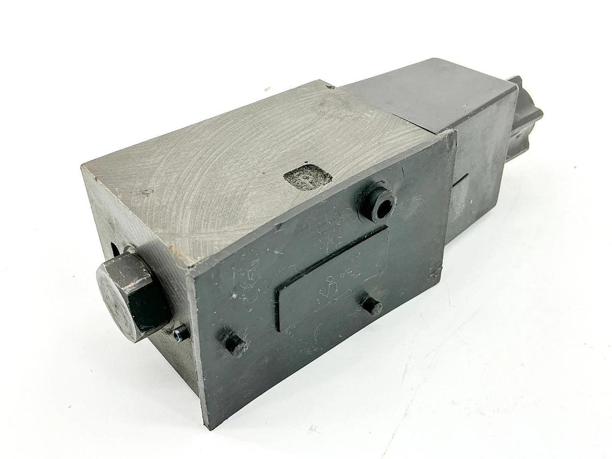 New Parker D1VW20BNYWF-75 Solenoid Valve 5000PSI .50A 110/120V