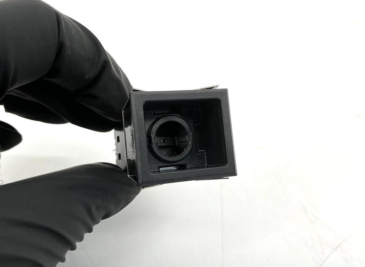New Dialight 554-2221-311 Illuminated Pushbutton Lamp Holder 8Pin 1A 125V No Box