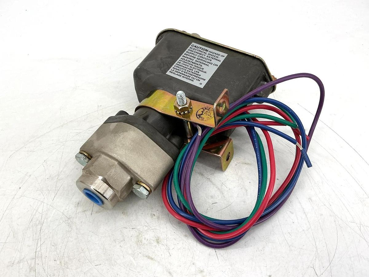 New Barksdale C9612-2-CS Piston Pressure Switch Range 125-1500PSI 8.62-103BAR