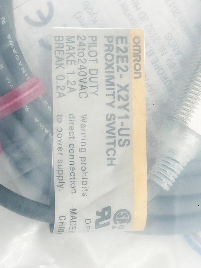 New Omron E2E2-X2Y1-US Proximity Switch 24-240Vac 27X18M