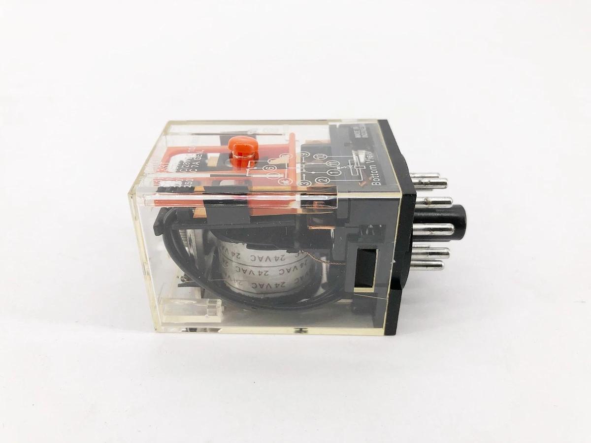 New Cutler Hammer D3PR33T Relay 3PDT 24VAC w/ Test Button