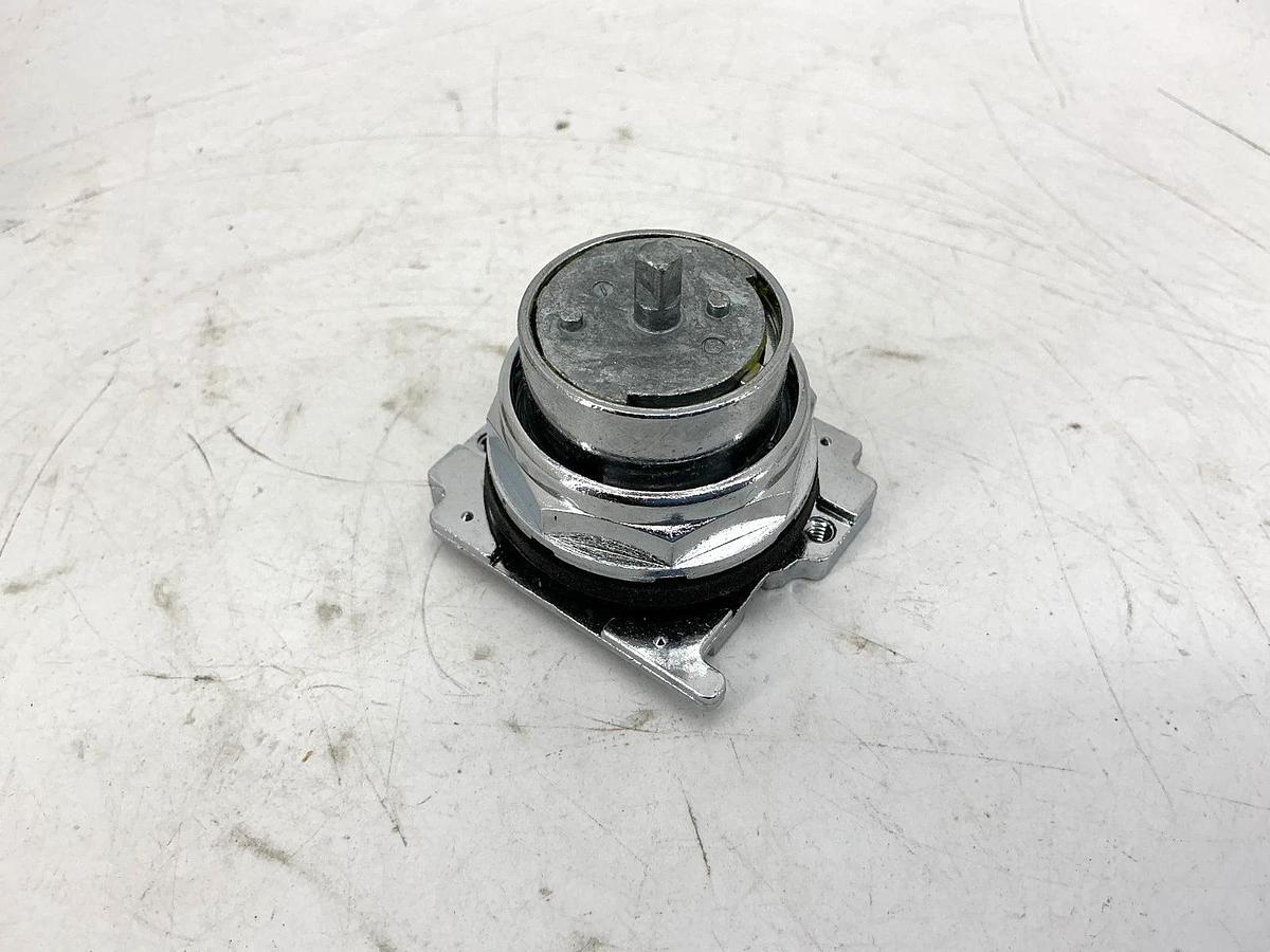 Lot of 2 New Eaton Cutler-Hammer 10250T4023 Ser A3 Selector Switch 3Pos Maint
